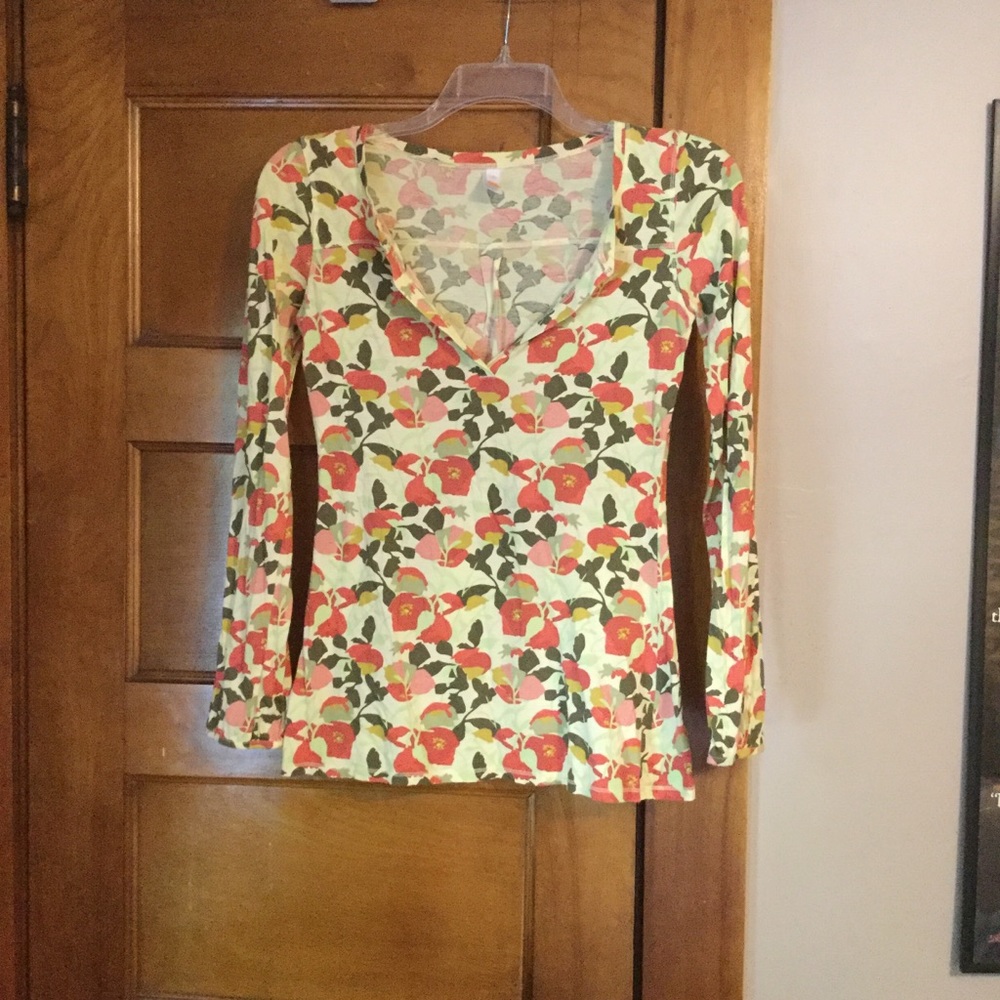 Lucy Floral Patterned Top.              C022